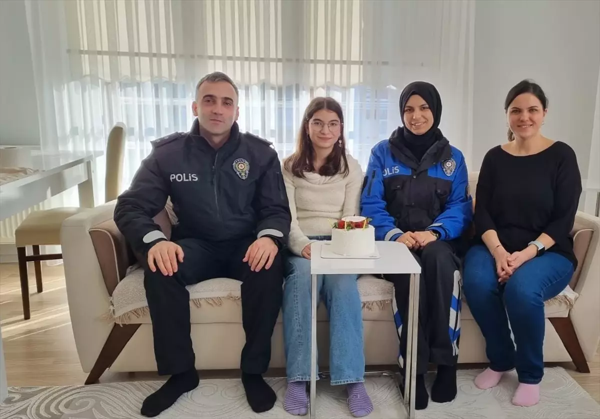 Amasya’da şehit kızına polisten doğum günü sürprizi