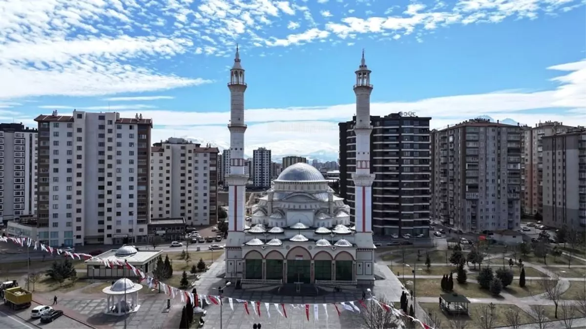 Kocasinan Belediyesi’nden Cami Temizleme Uygulaması